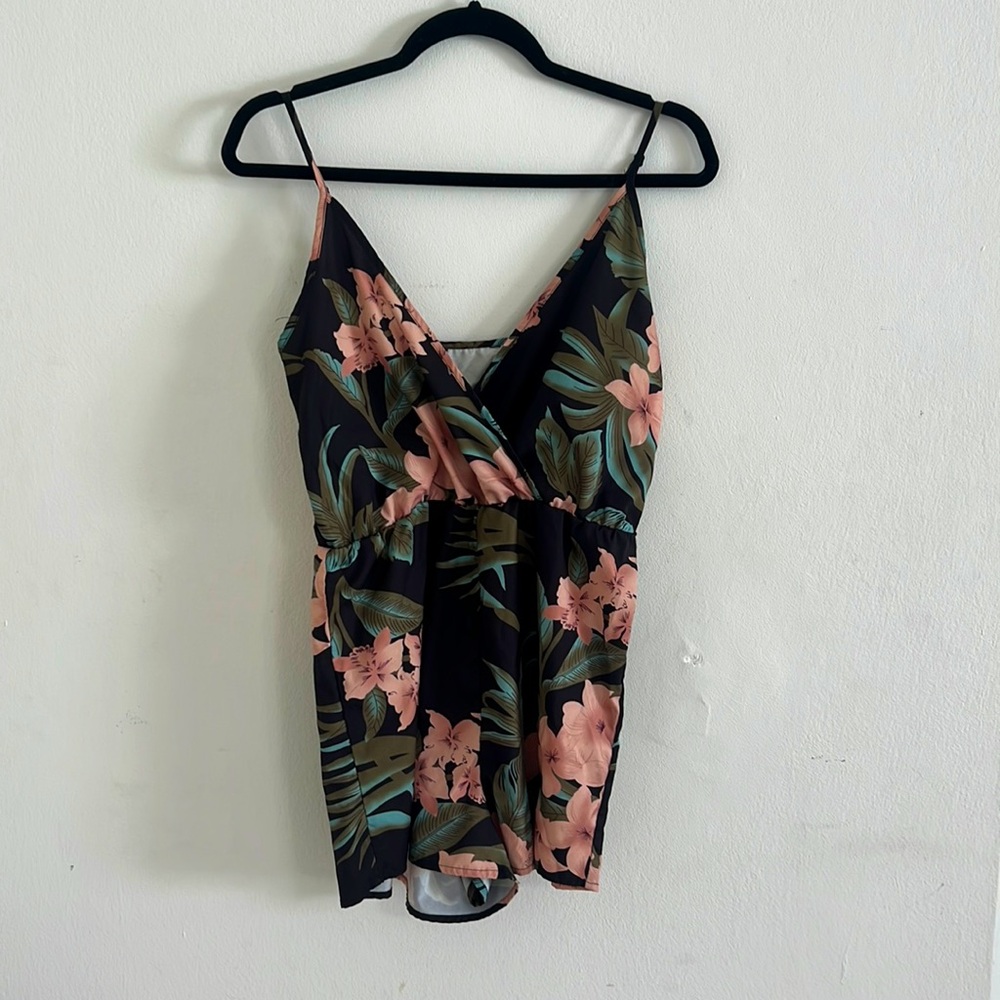Adjustable strap floral romper
